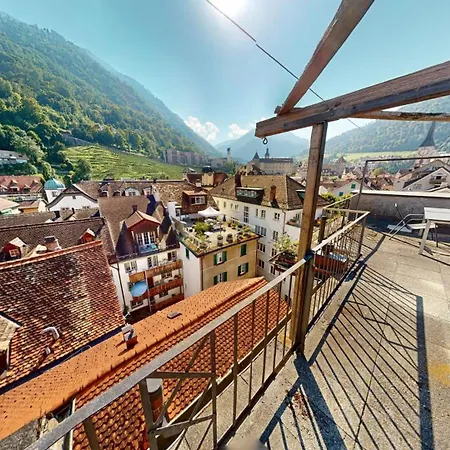Solution-grischun - Zentral - Balkon - Kaffe,tee - Etagenbett Apartment *