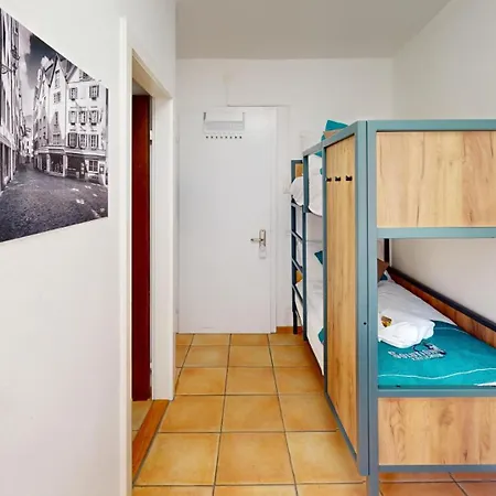 Apartment Solution-grischun - Zentral - Balkon - Kaffe,tee - Etagenbett *